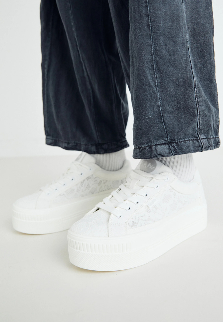 SNEAKERS - WHITE