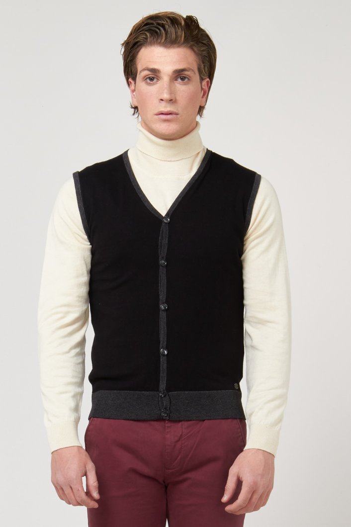 VEST - BLACK