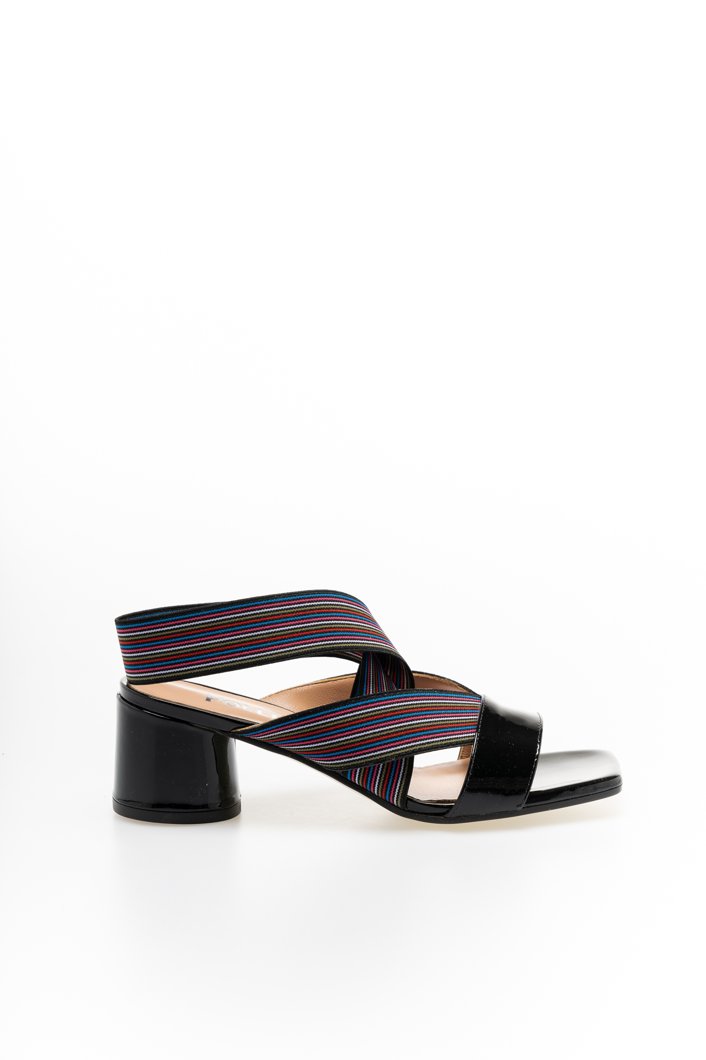 SANDALS - BLACK/RASPBERRY